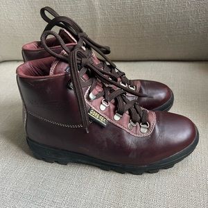 Vasque leather hiking boots size 8